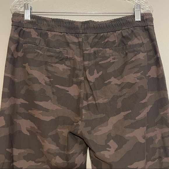 Athleta Farallon Camo Jogger Pants - Picture 8 of 12